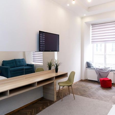 Main Square Apartment Good Stay In The City Center Львов Экстерьер фото