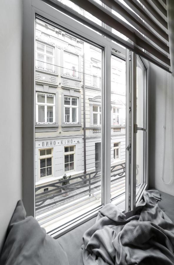 Main Square Apartment Good Stay In The City Center Львов Экстерьер фото