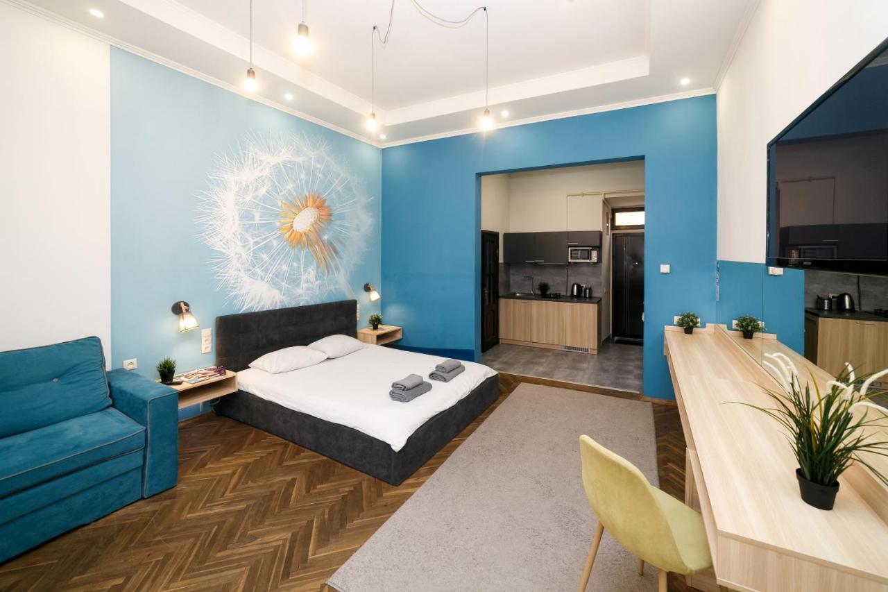 Main Square Apartment Good Stay In The City Center Львов Экстерьер фото