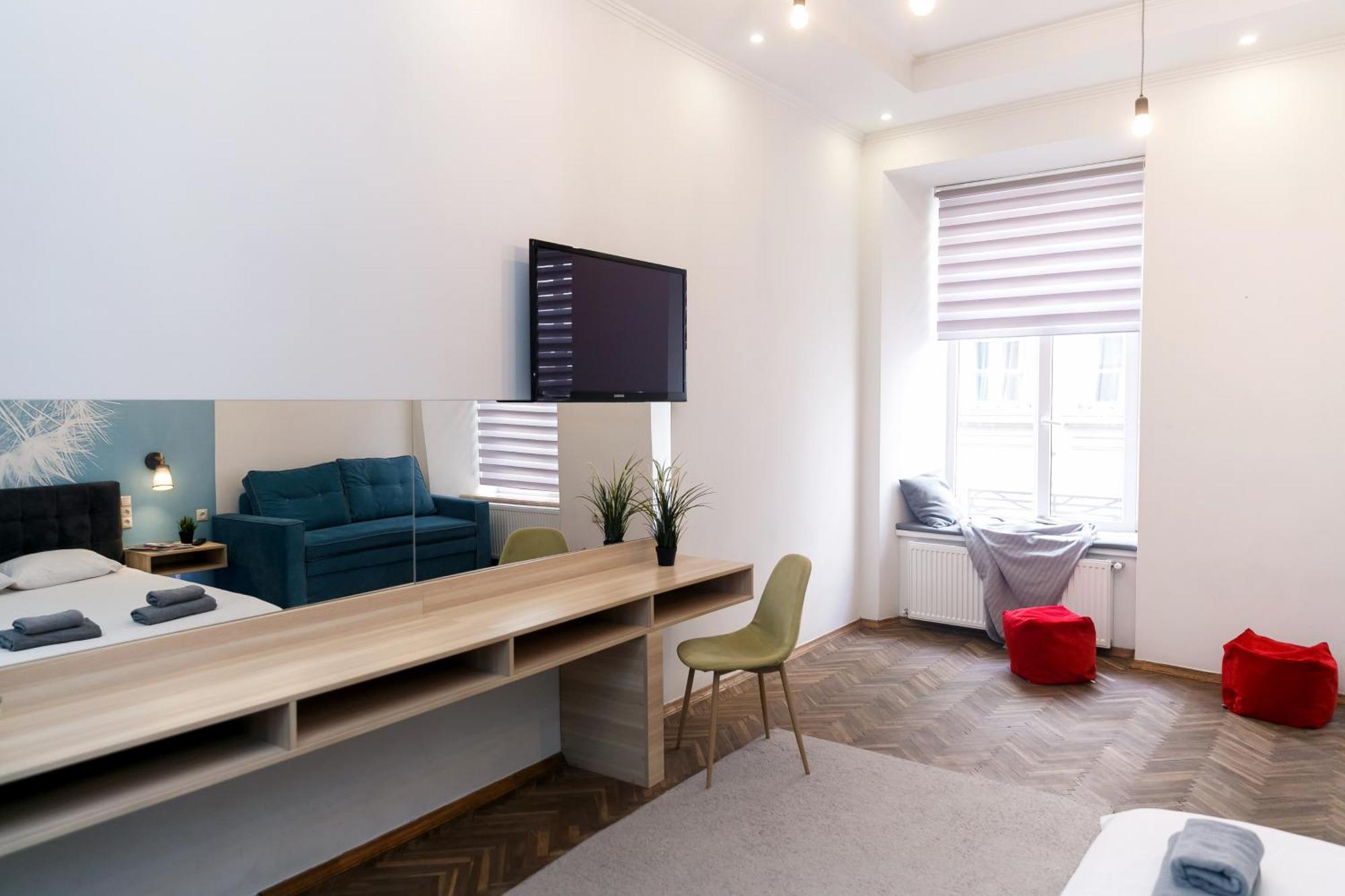 Main Square Apartment Good Stay In The City Center Львов Экстерьер фото