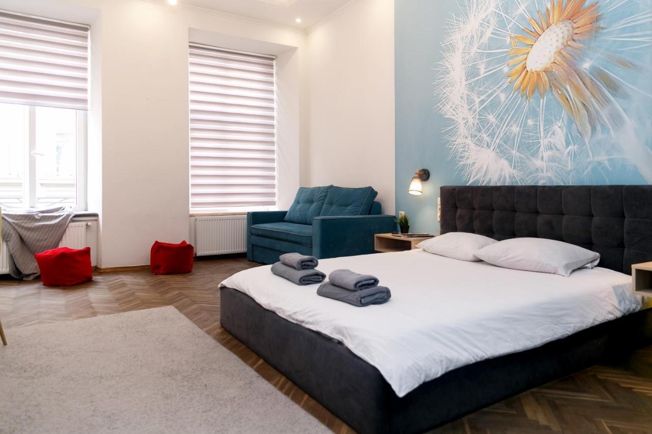 Main Square Apartment Good Stay In The City Center Львов Экстерьер фото